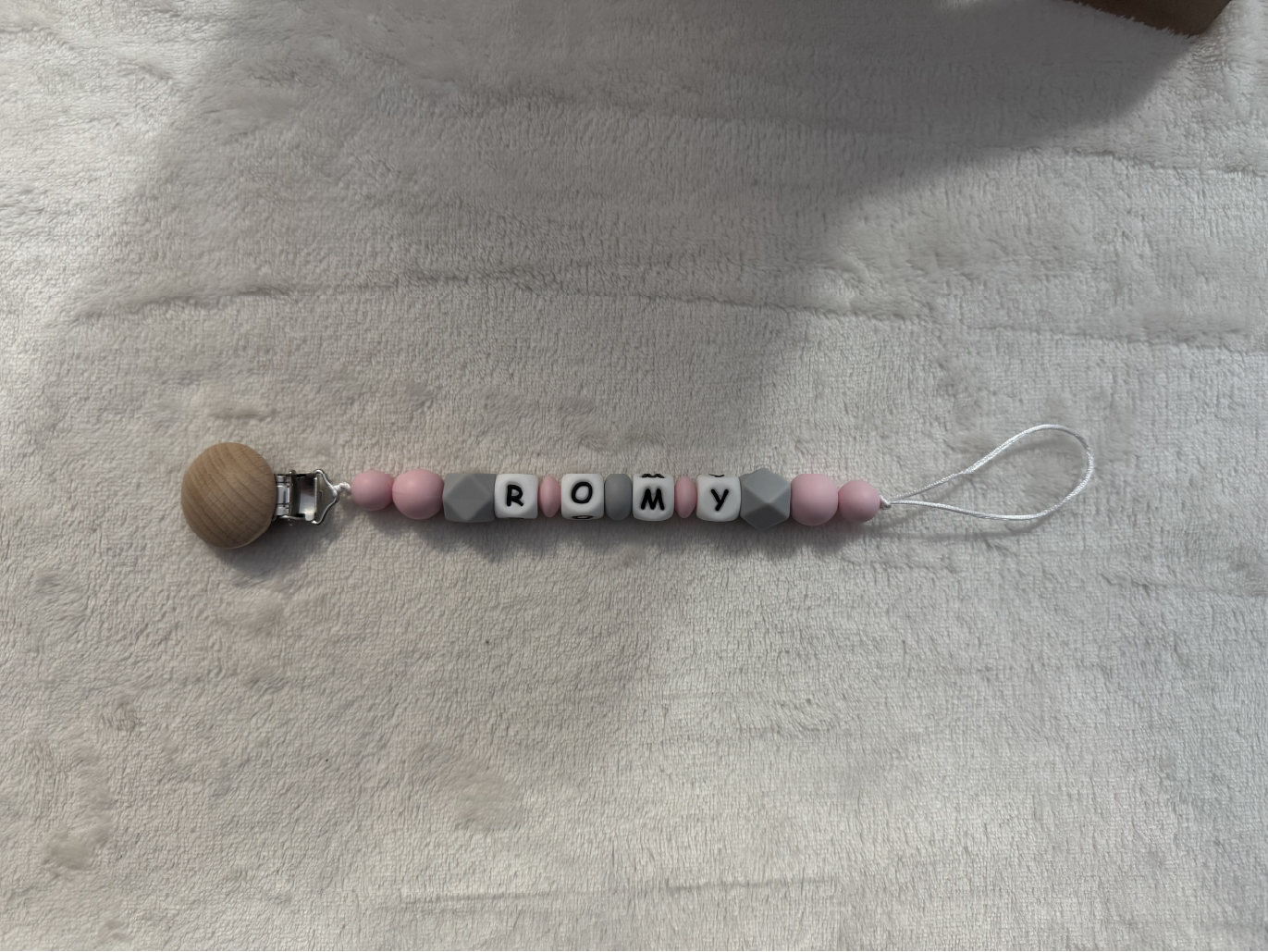 Attache-tétine-personnalisée-Romy